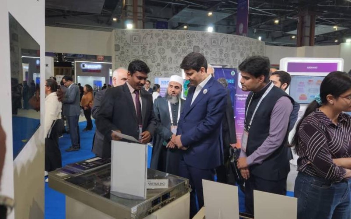 بازدید وزیر ارتباطات ایران از نمایشگاه هوش مصنوعی هند