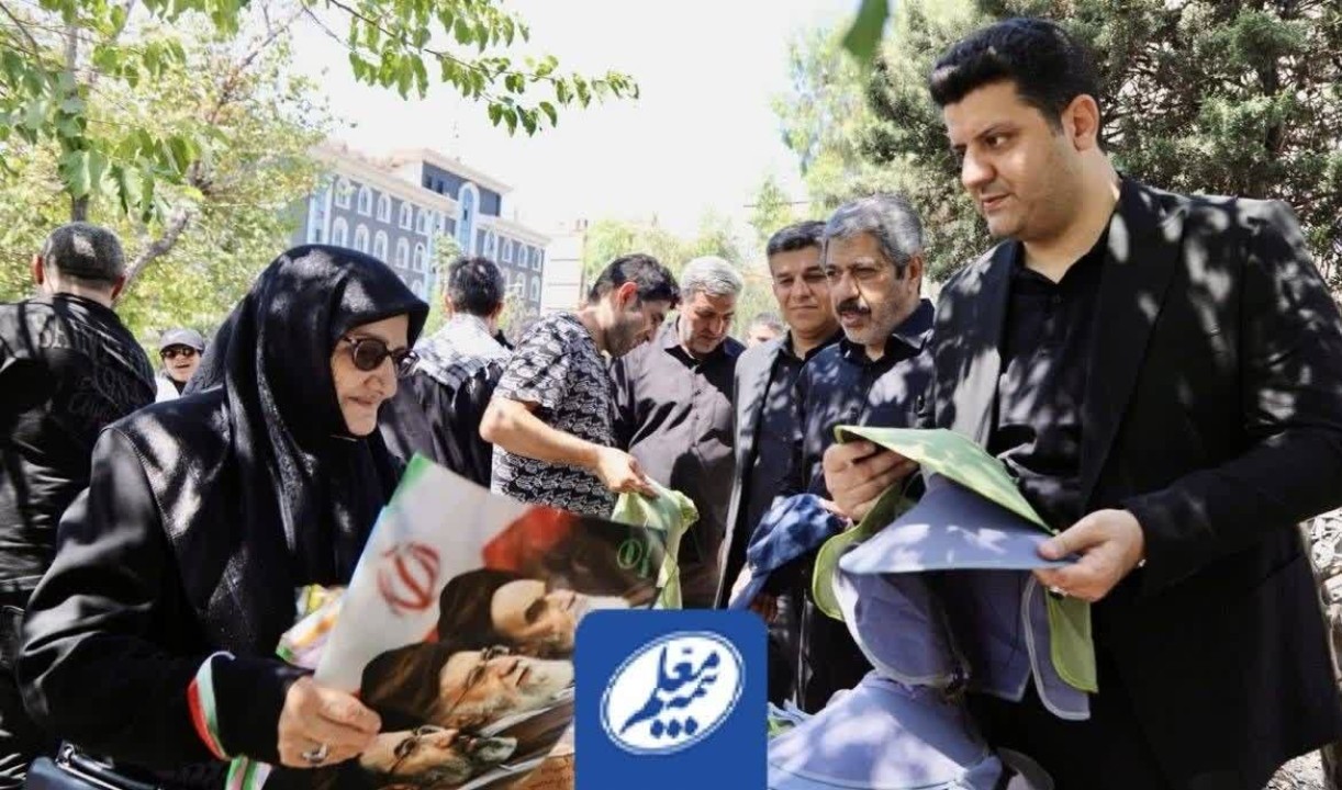 بازدید مدیرعامل صندوق ذخیره فرهنگیان از موکب خدمت‌رسانی بیمه معلم در مراسم تشییع رهبر شهید