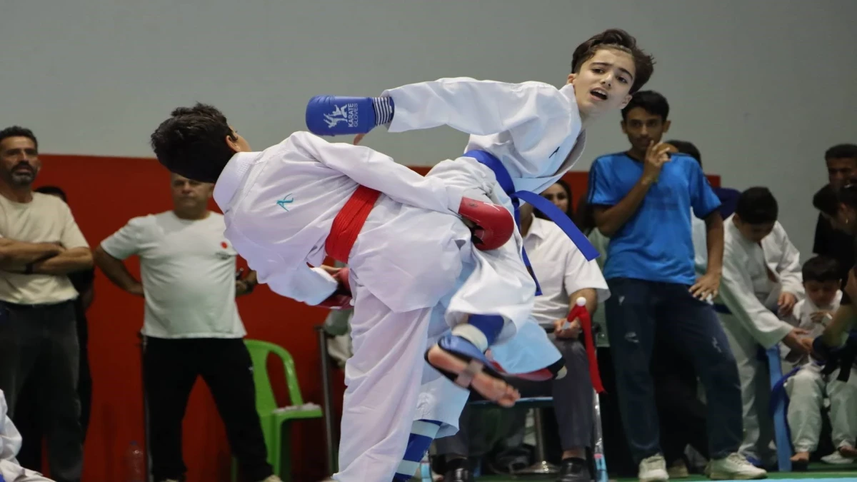 قهرمانی گیلان در مسابقات كاراته شوتوكان JKA كشور در منطقه آزاد انزلی