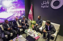 حضور رئیس بنیاد مستضعفان در غرفه رایتل