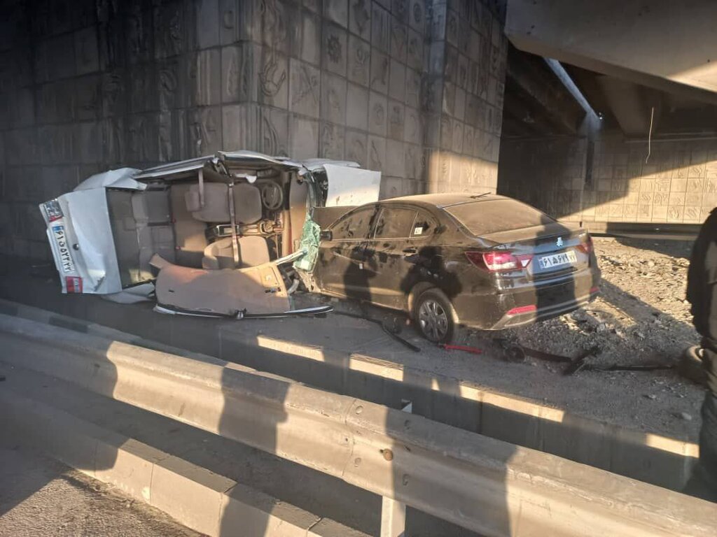 ببینید | تصادف هولناک در تهران | سقف سمند جدا شد اما ایربگ باز نشد